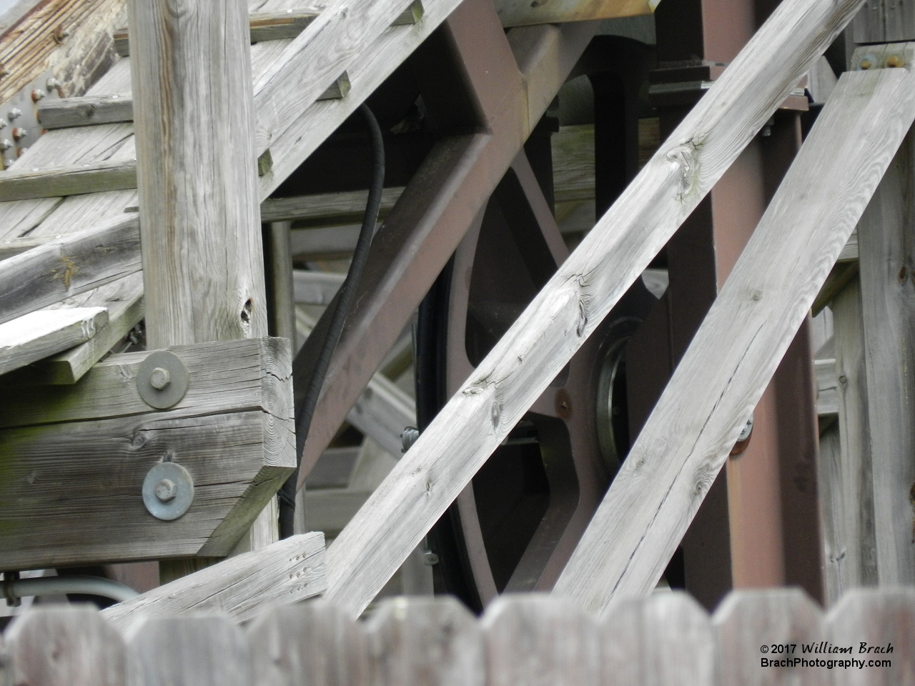 El Toro uses a cable lift hill pulled by the same kind of mechanisms that elevators use for a smooth and quiet ride up the lift hill.