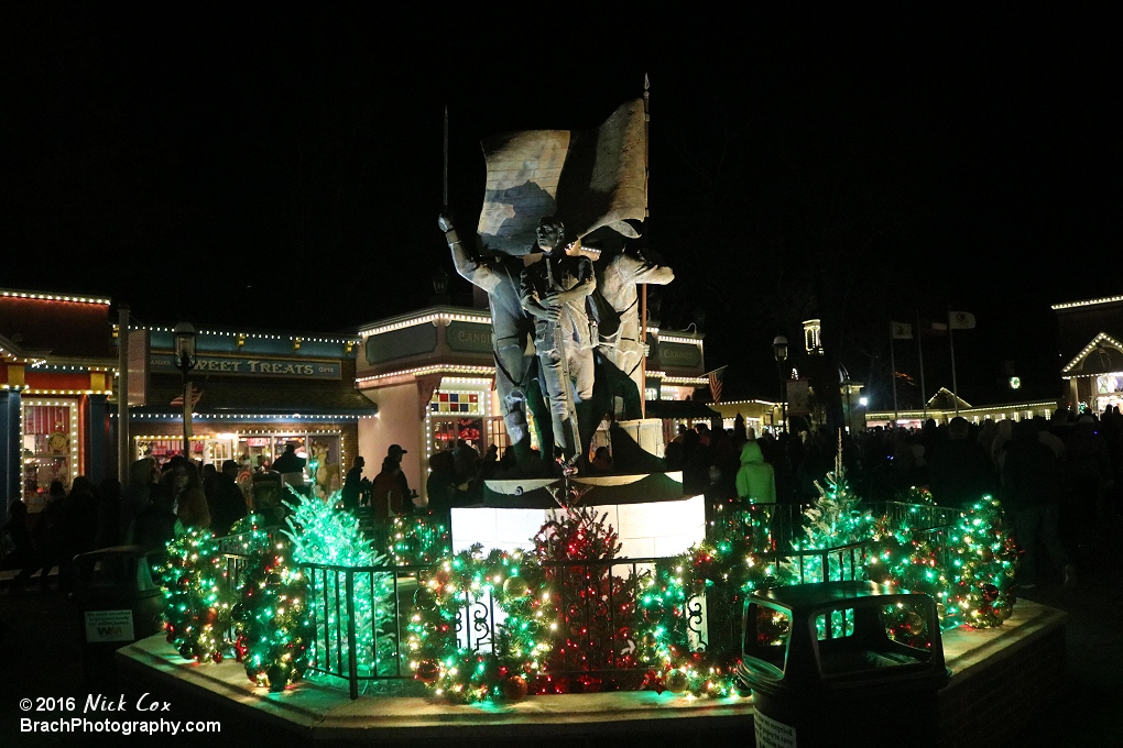 The front statue decorated with mini Christmas trees.