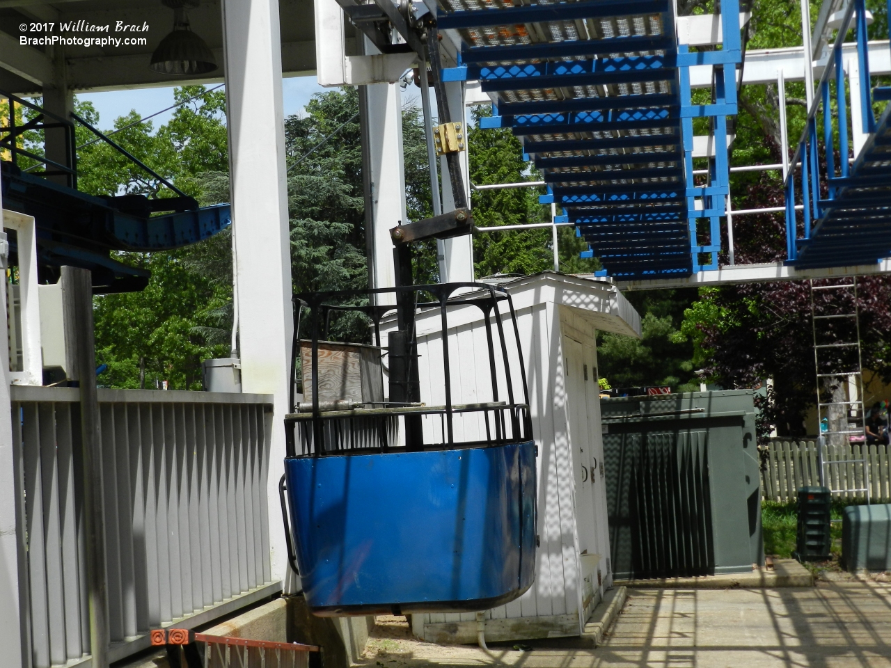 This tub is used to inspect the towers and make necessary repairs.