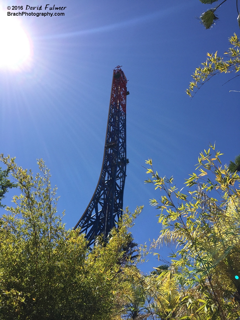 Huge free fall tower ride on the sides of Superman Escape from Krypton.