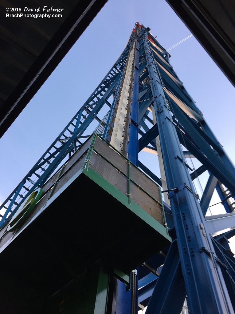 Lex Luther Drop of Doom is 400ft tall.  Straight up and down 400ft.  Impressive.