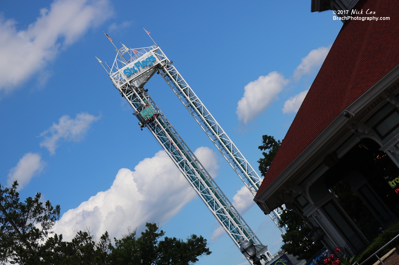 Scream!, the park's drop ride.